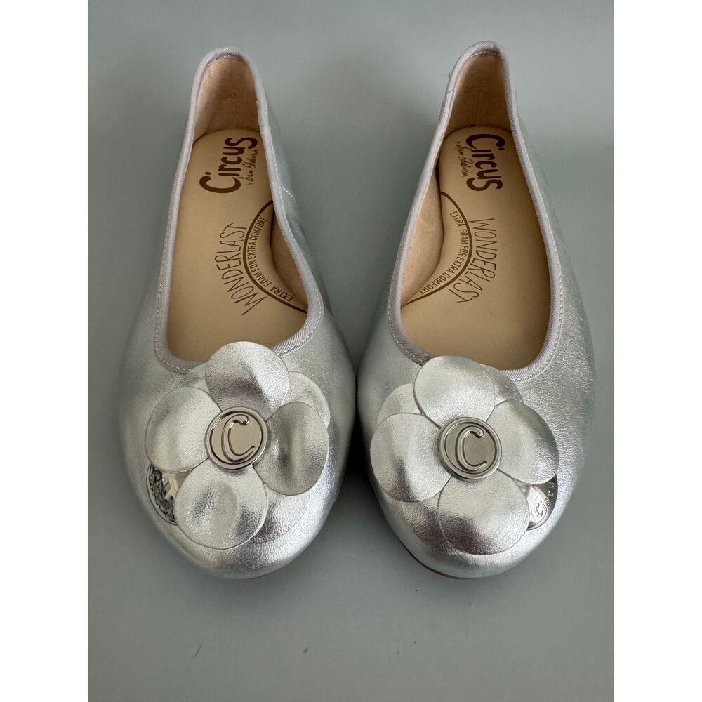 New Circus by Sam Edelman Silver Flats Size 7.5 - Picture 3 of 10
